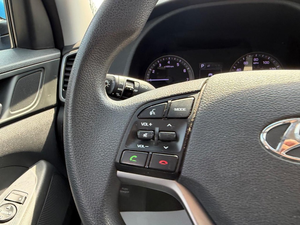 Hyundai Tucson Vehicle Full-screen Gallery Image 10