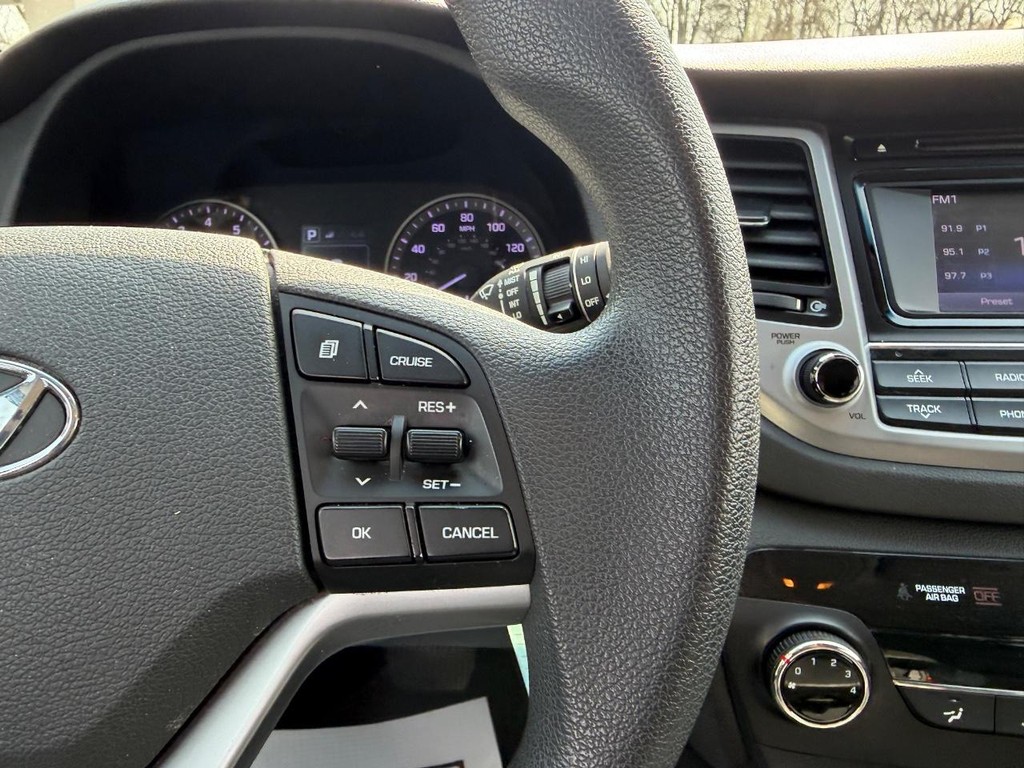 Hyundai Tucson Vehicle Full-screen Gallery Image 11