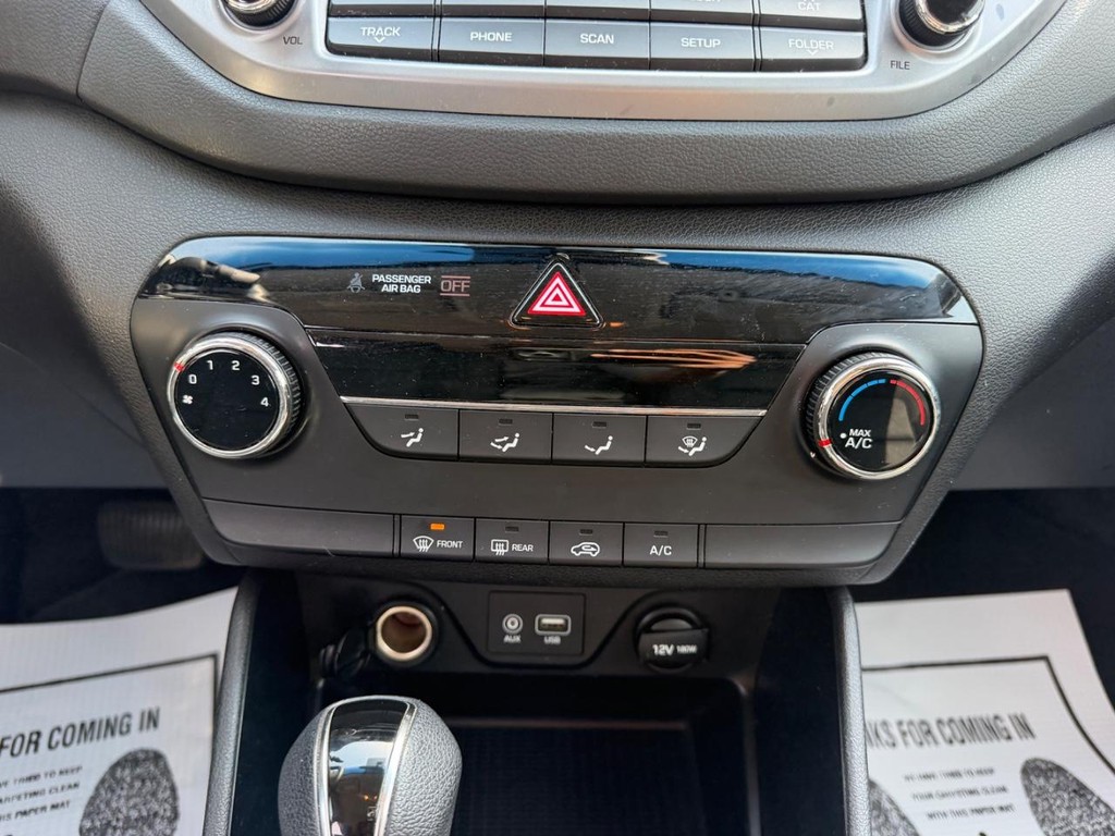 Hyundai Tucson Vehicle Full-screen Gallery Image 13