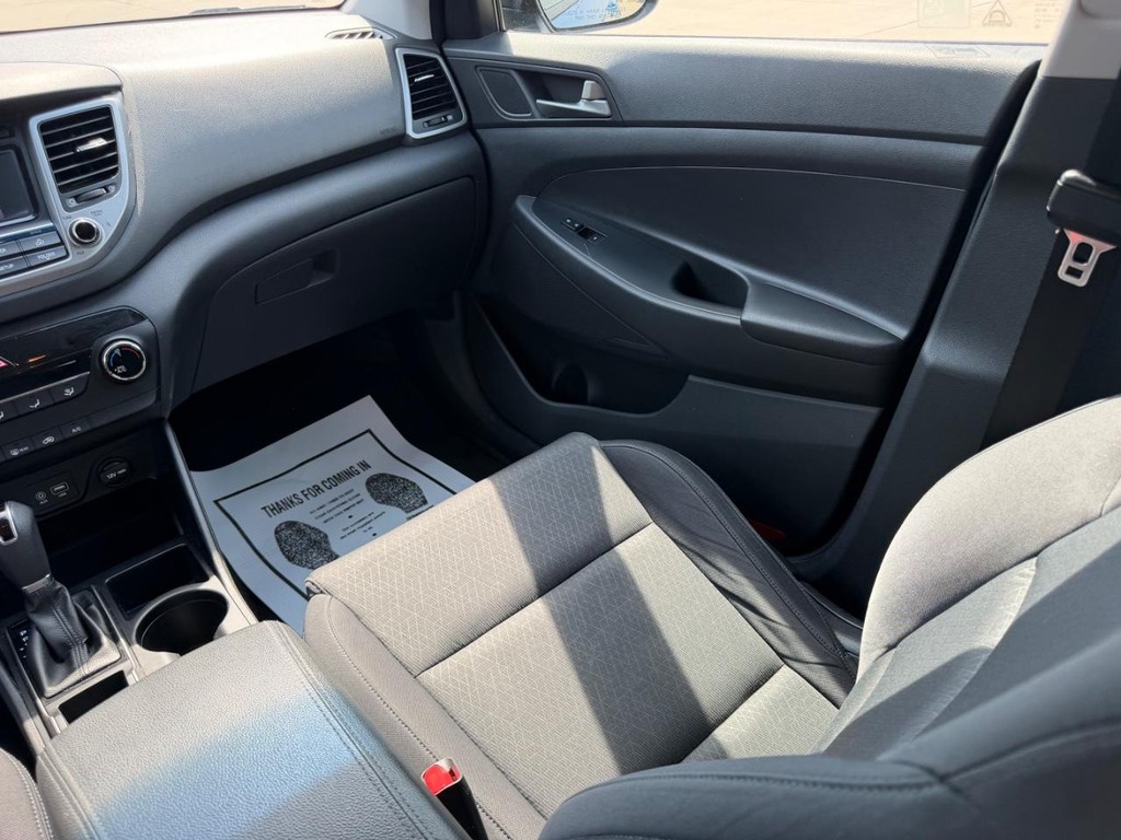 Hyundai Tucson Vehicle Full-screen Gallery Image 15