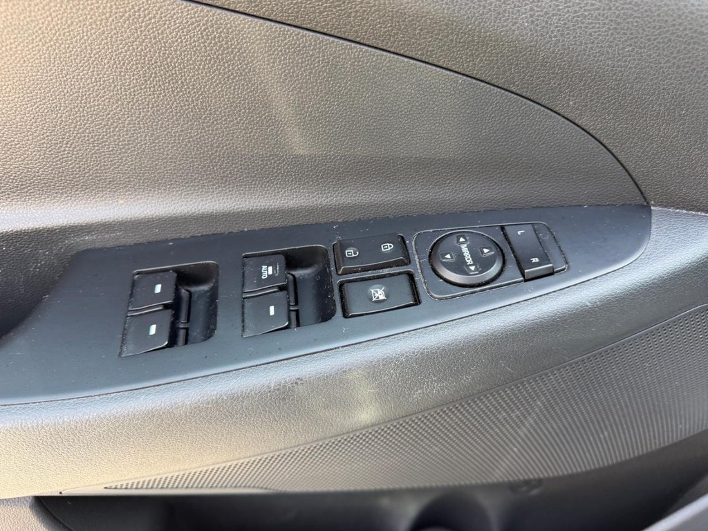 Hyundai Tucson Vehicle Full-screen Gallery Image 16