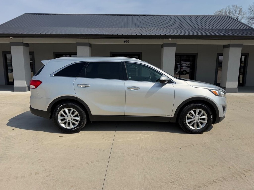 Kia Sorento Vehicle Full-screen Gallery Image 2