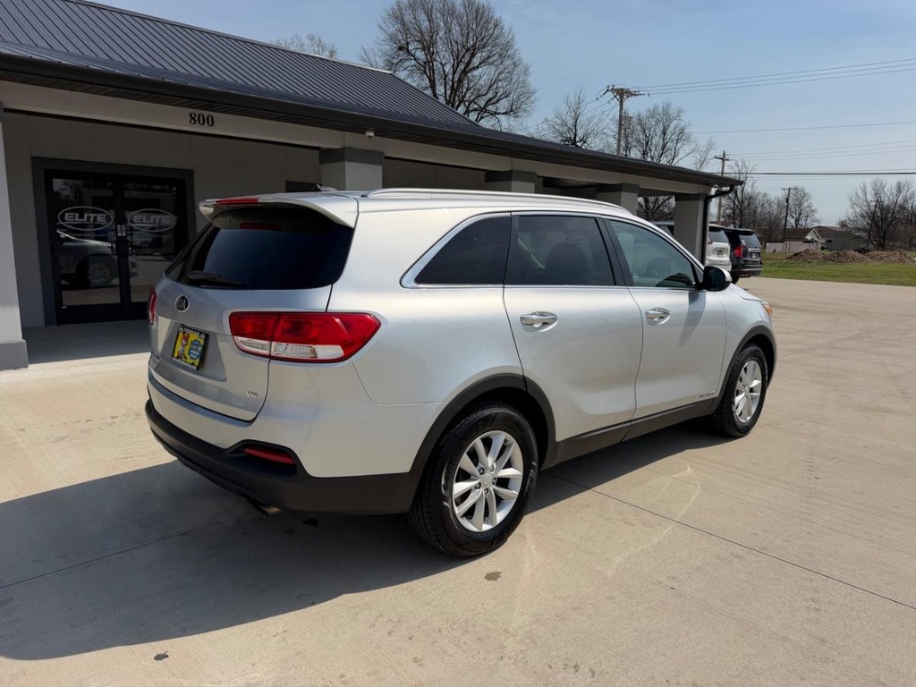 Kia Sorento Vehicle Full-screen Gallery Image 3