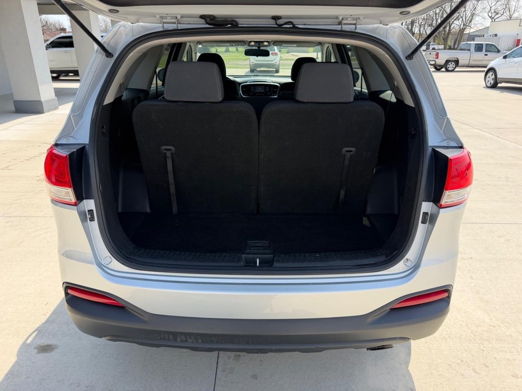 Kia Sorento Vehicle Full-screen Gallery Image 5