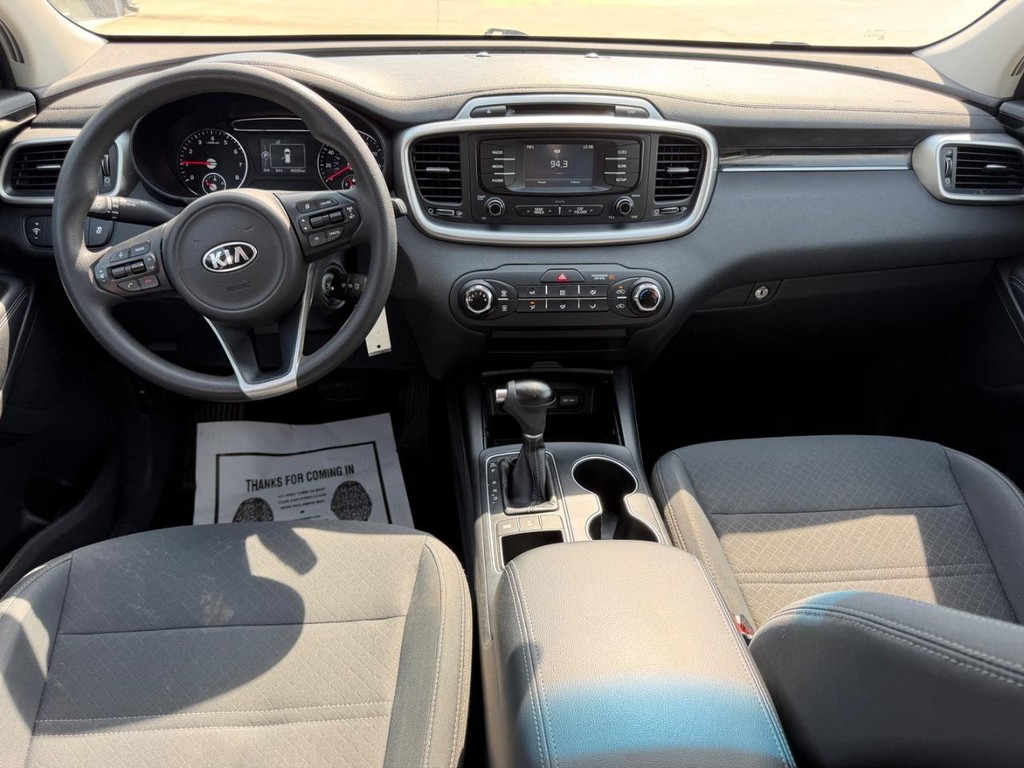 Kia Sorento Vehicle Full-screen Gallery Image 9