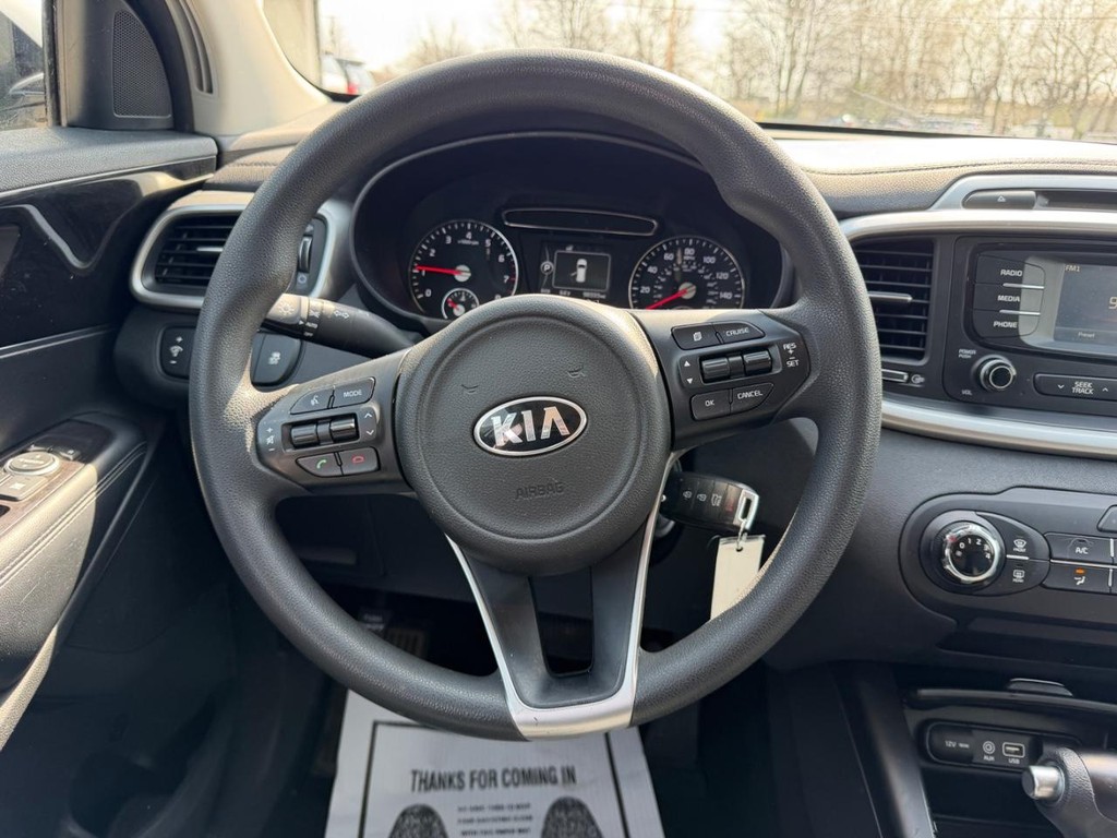 Kia Sorento Vehicle Full-screen Gallery Image 10