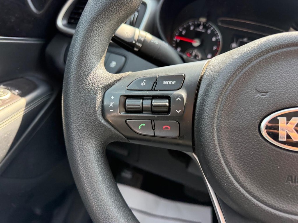 Kia Sorento Vehicle Full-screen Gallery Image 11