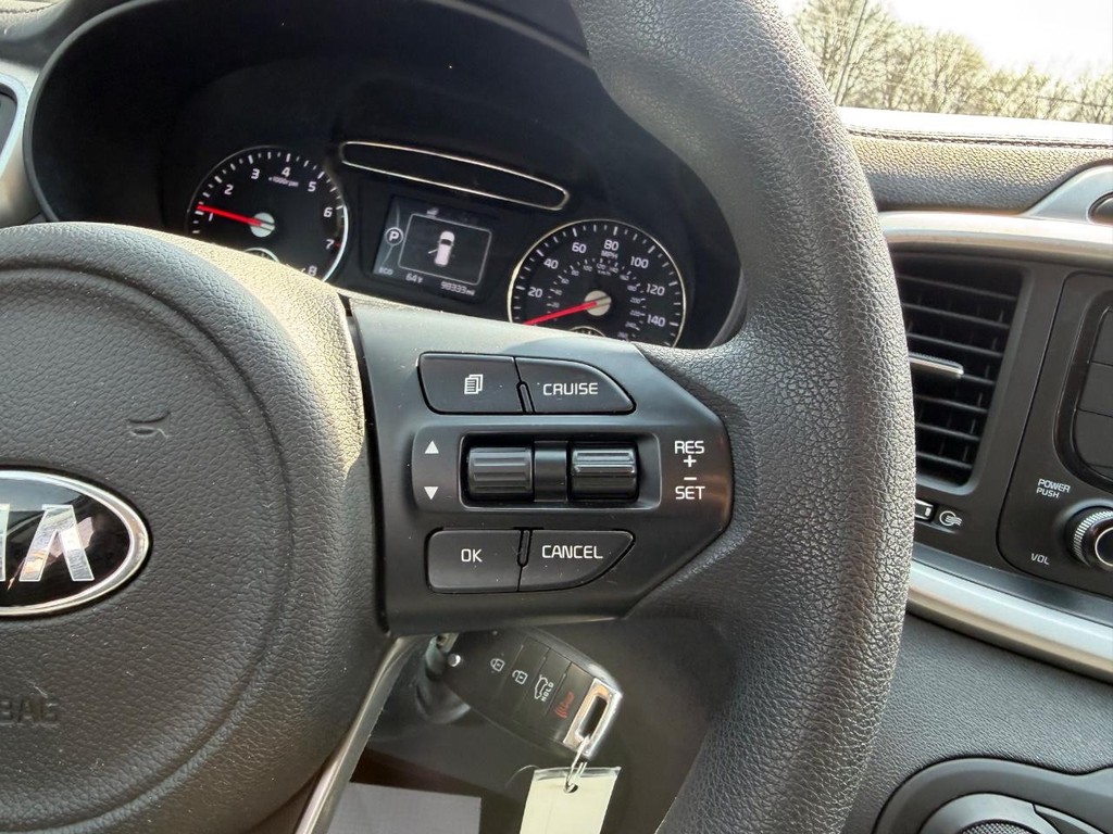 Kia Sorento Vehicle Full-screen Gallery Image 12