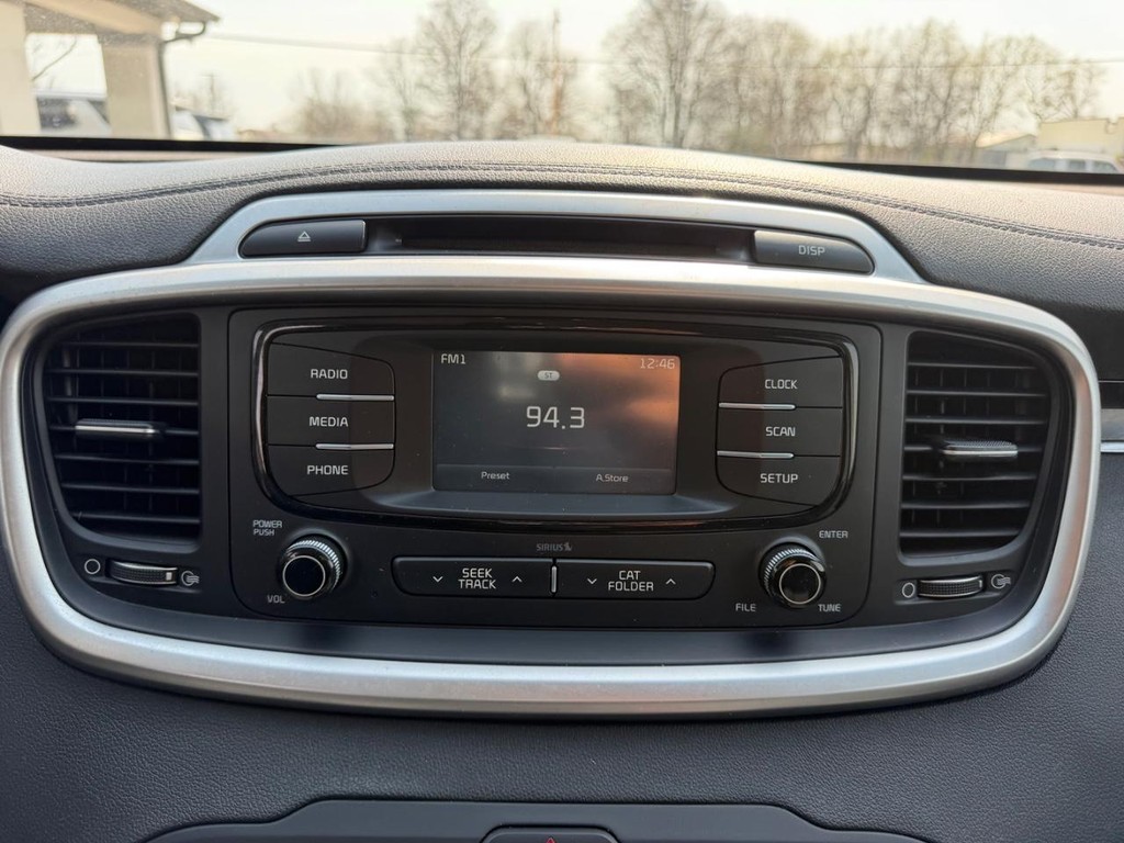 Kia Sorento Vehicle Full-screen Gallery Image 13