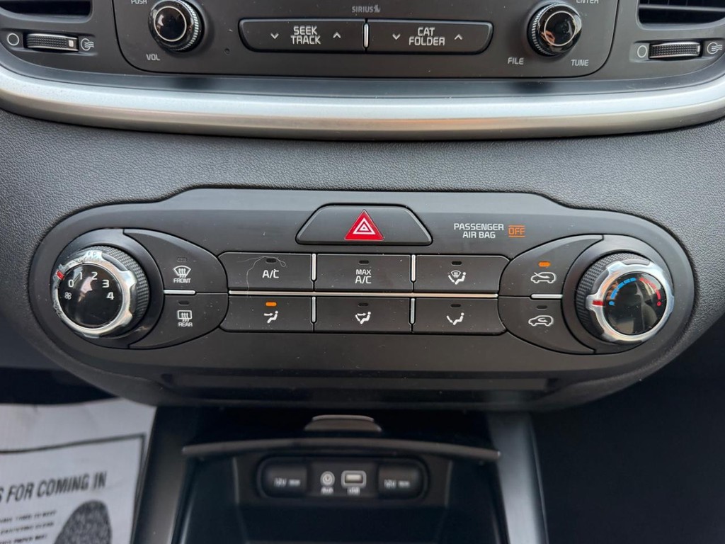 Kia Sorento Vehicle Full-screen Gallery Image 14