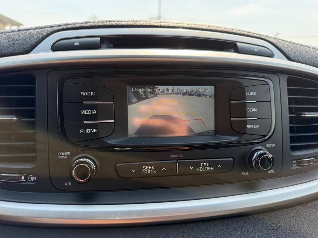 Kia Sorento Vehicle Full-screen Gallery Image 20