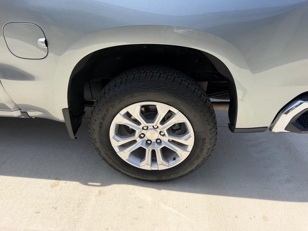 Chevrolet Silverado 1500 Vehicle Full-screen Gallery Image 6