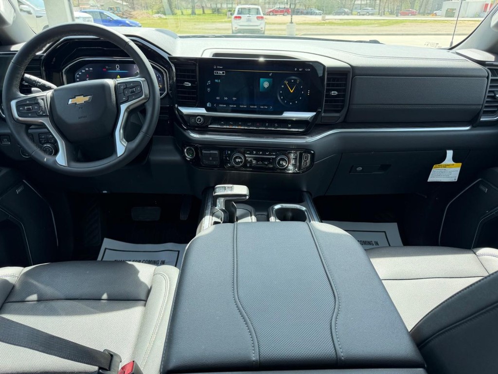 Chevrolet Silverado 1500 Vehicle Full-screen Gallery Image 9