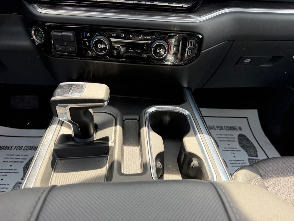 Chevrolet Silverado 1500 Vehicle Full-screen Gallery Image 15