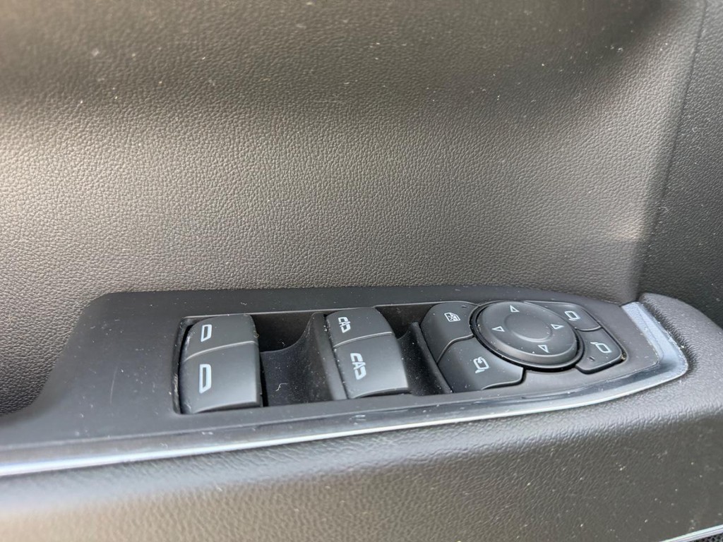 Chevrolet Silverado 1500 Vehicle Full-screen Gallery Image 17