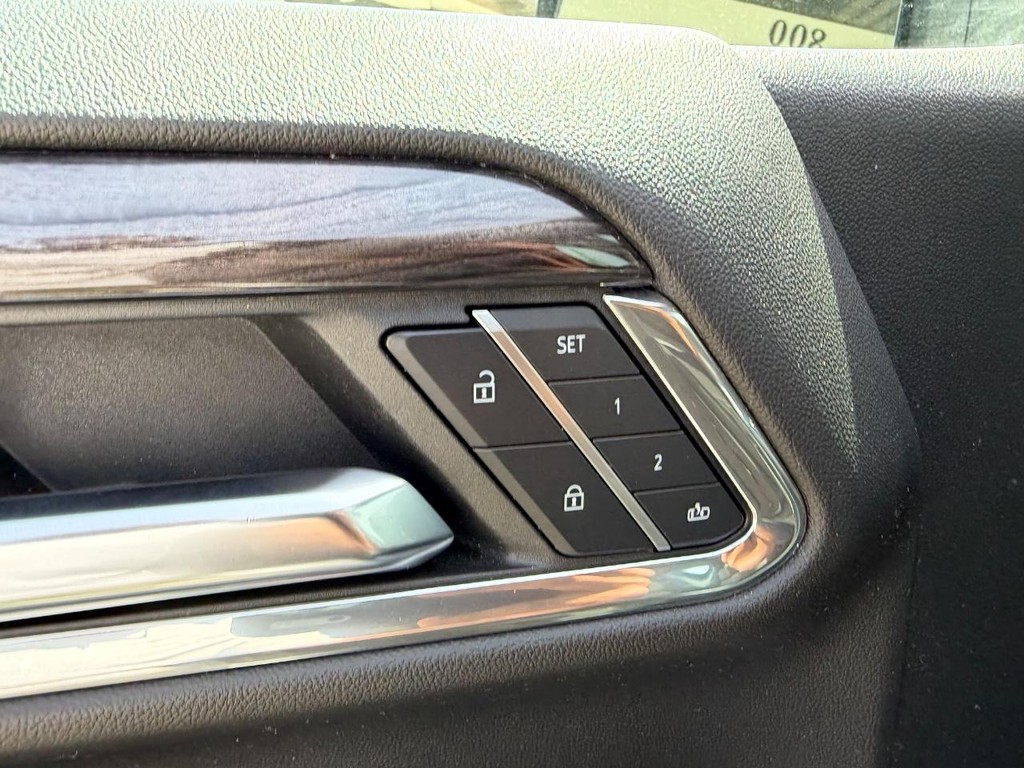 Chevrolet Silverado 1500 Vehicle Full-screen Gallery Image 18