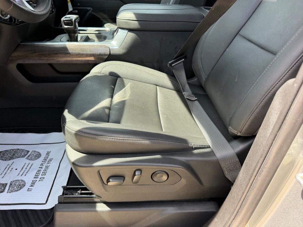 Chevrolet Silverado 1500 Vehicle Full-screen Gallery Image 19