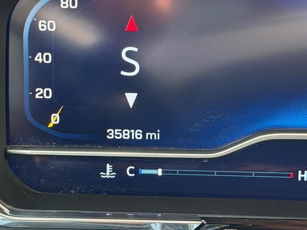 Chevrolet Silverado 1500 Vehicle Full-screen Gallery Image 20