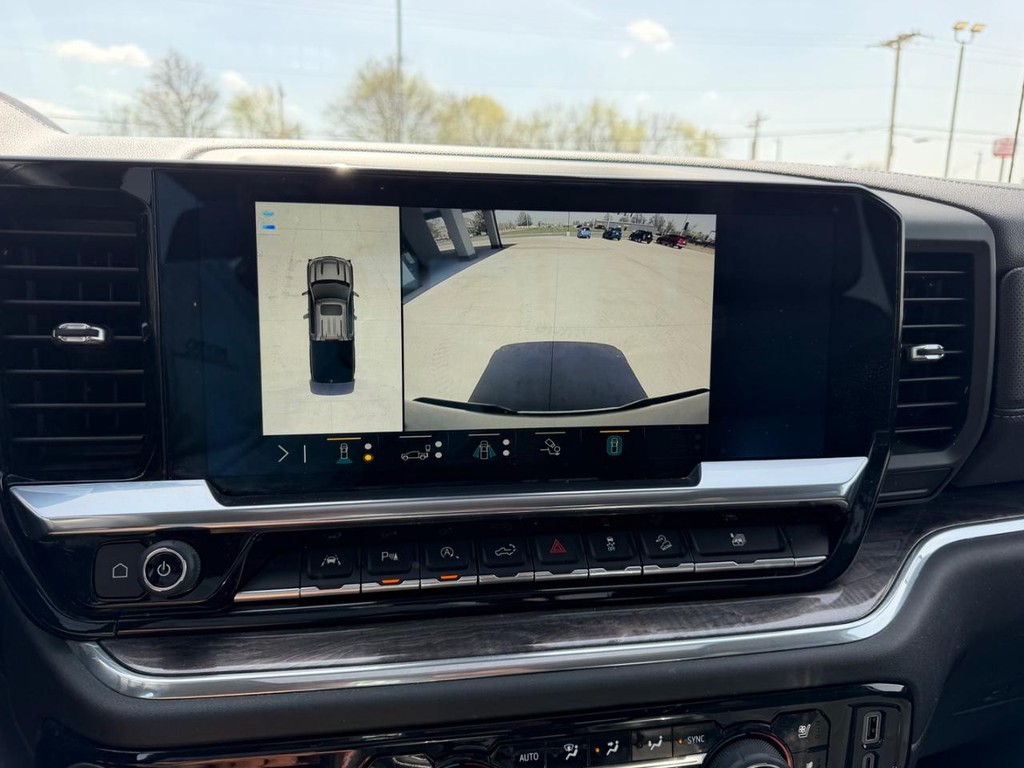 Chevrolet Silverado 1500 Vehicle Full-screen Gallery Image 21