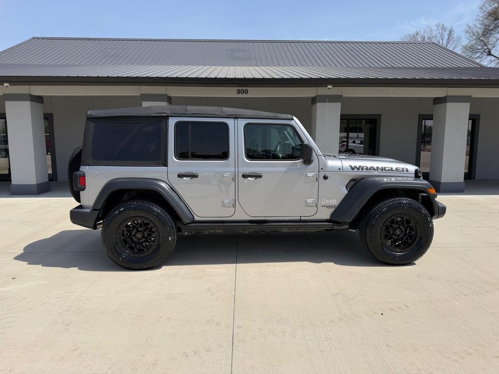 Jeep Wrangler Unlimited Vehicle Full-screen Gallery Image 2