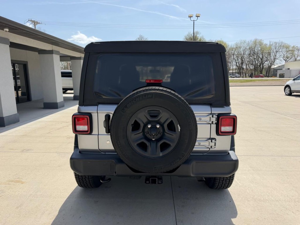 Jeep Wrangler Unlimited Vehicle Full-screen Gallery Image 4