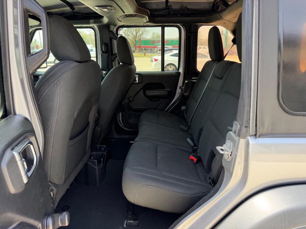 Jeep Wrangler Unlimited Vehicle Full-screen Gallery Image 7