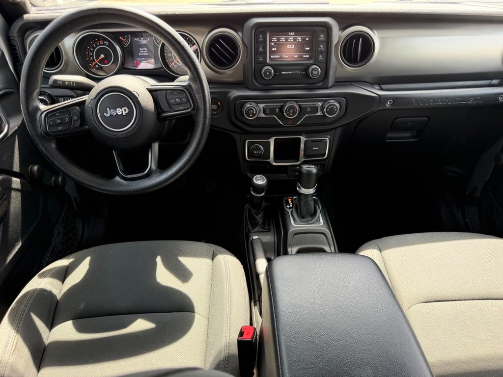 Jeep Wrangler Unlimited Vehicle Full-screen Gallery Image 8