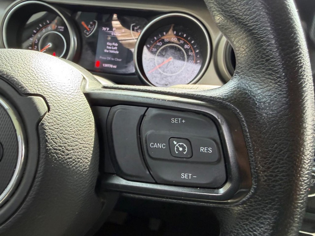 Jeep Wrangler Unlimited Vehicle Full-screen Gallery Image 11