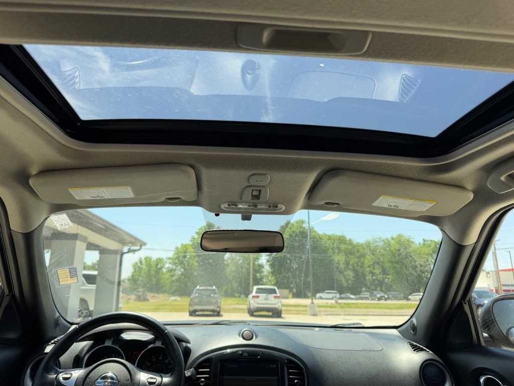 Nissan Juke Vehicle Full-screen Gallery Image 08