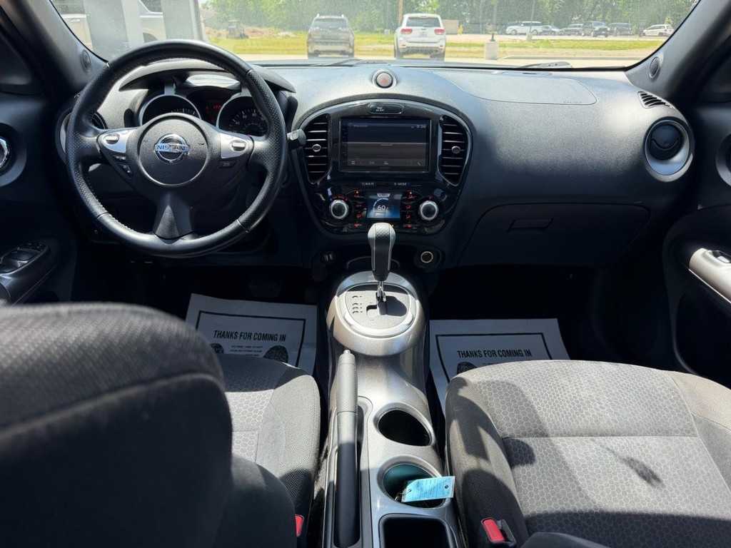 Nissan Juke Vehicle Full-screen Gallery Image 09