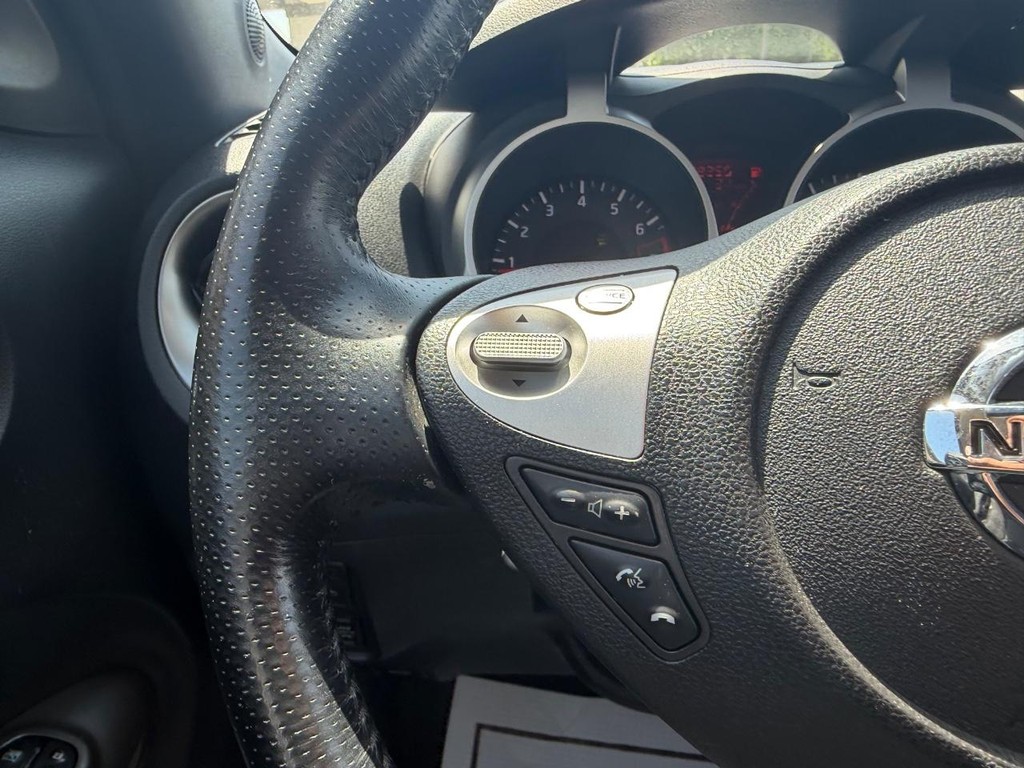 Nissan Juke Vehicle Full-screen Gallery Image 11