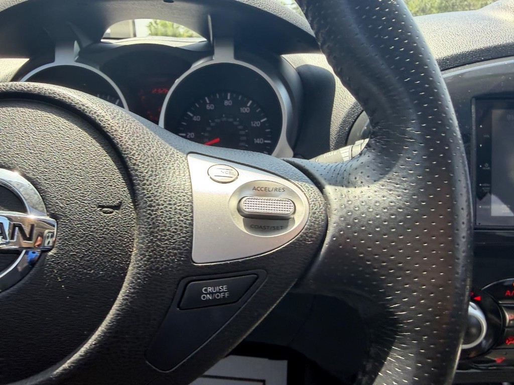 Nissan Juke Vehicle Full-screen Gallery Image 12