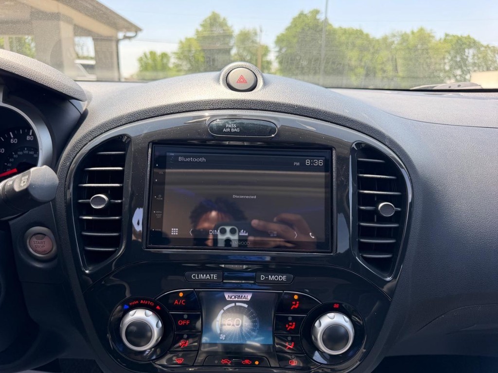 Nissan Juke Vehicle Full-screen Gallery Image 13
