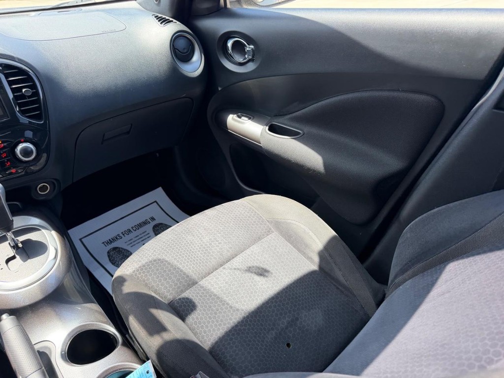 Nissan Juke Vehicle Full-screen Gallery Image 16