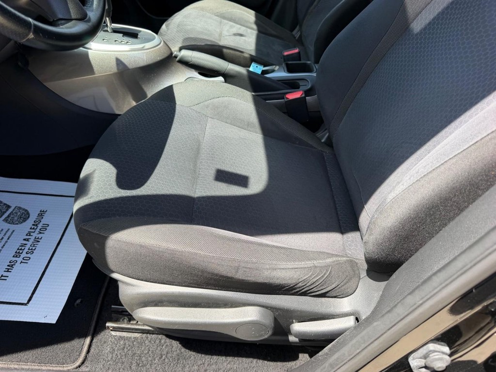 Nissan Juke Vehicle Full-screen Gallery Image 18