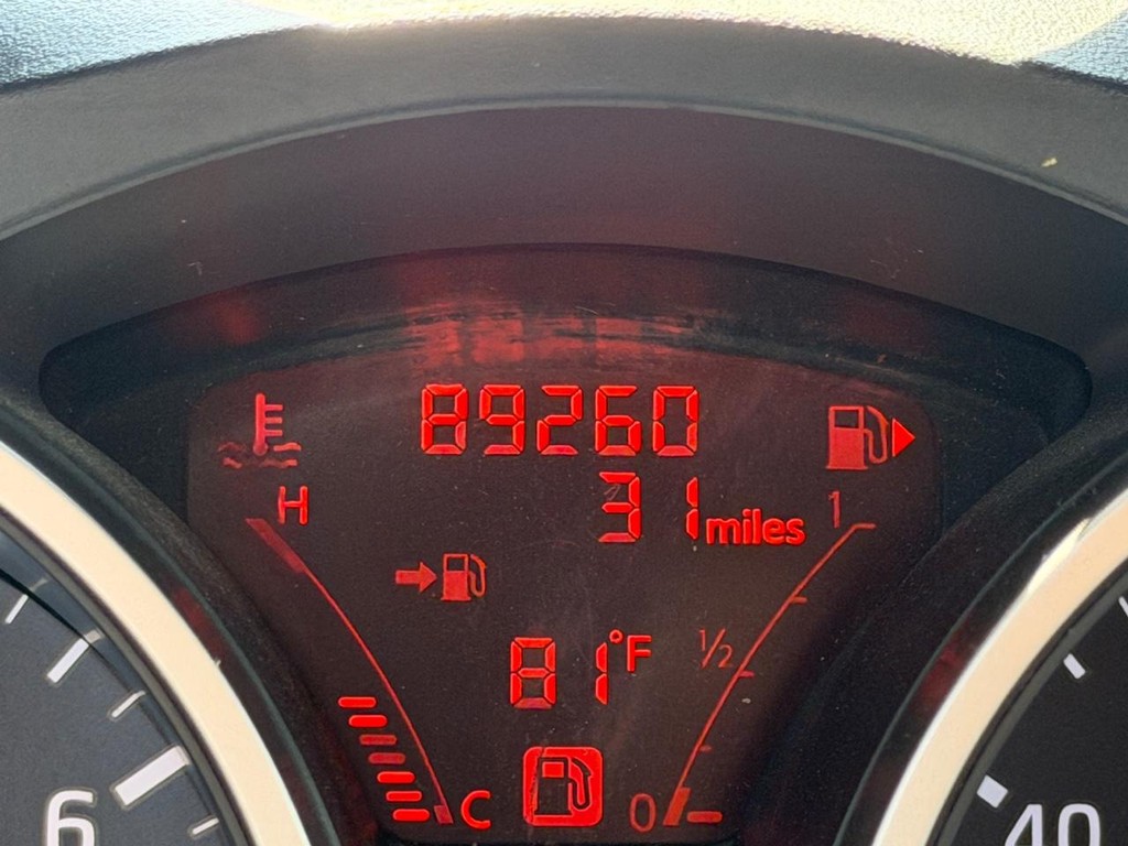 Nissan Juke Vehicle Full-screen Gallery Image 19