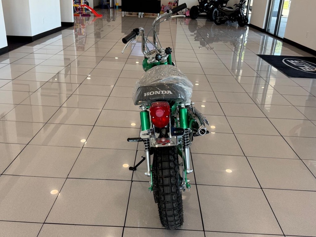 Honda TRAIL 70 Vehicle Full-screen Gallery Image 4