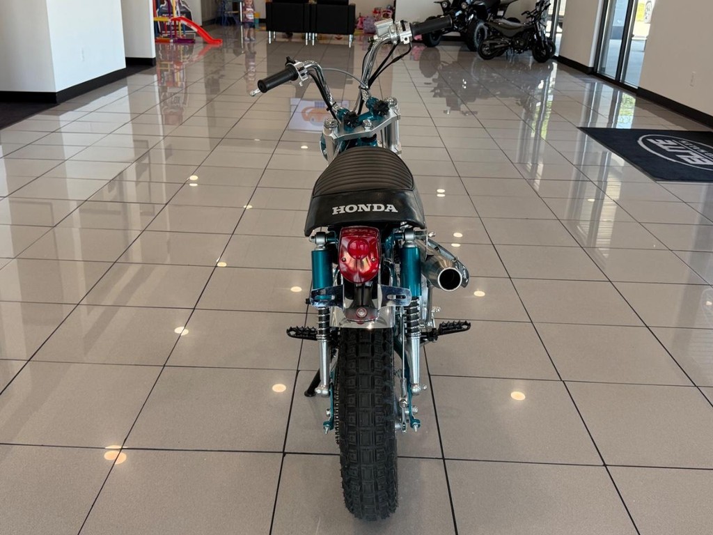 Honda TRAIL 70 Vehicle Full-screen Gallery Image 4