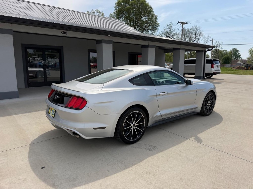 Ford Mustang Vehicle Full-screen Gallery Image 3