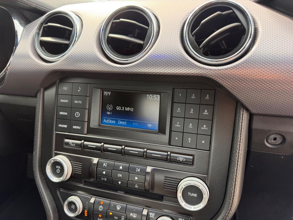 Ford Mustang Vehicle Full-screen Gallery Image 12