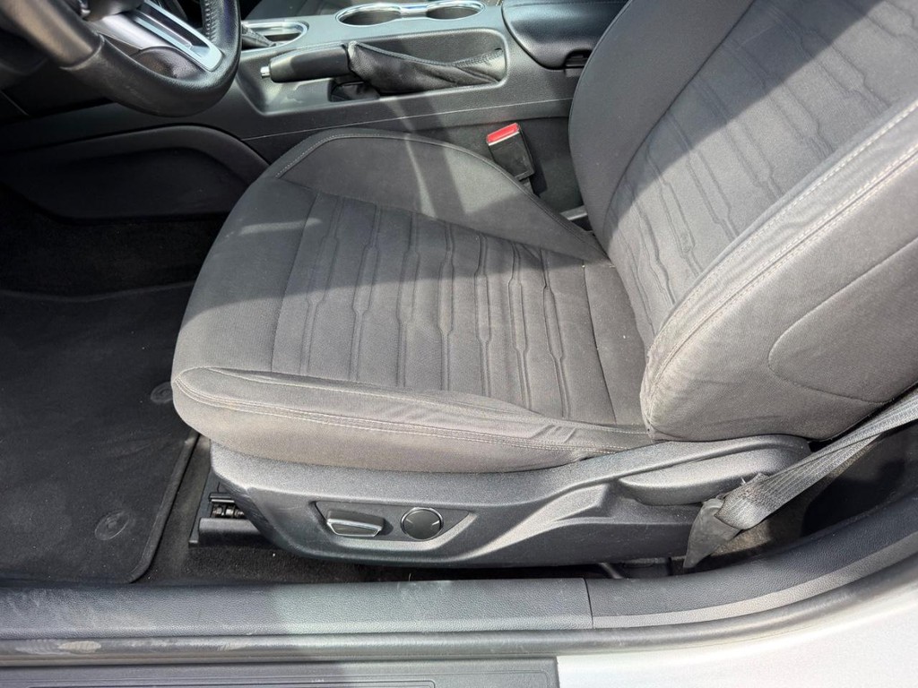 Ford Mustang Vehicle Full-screen Gallery Image 17