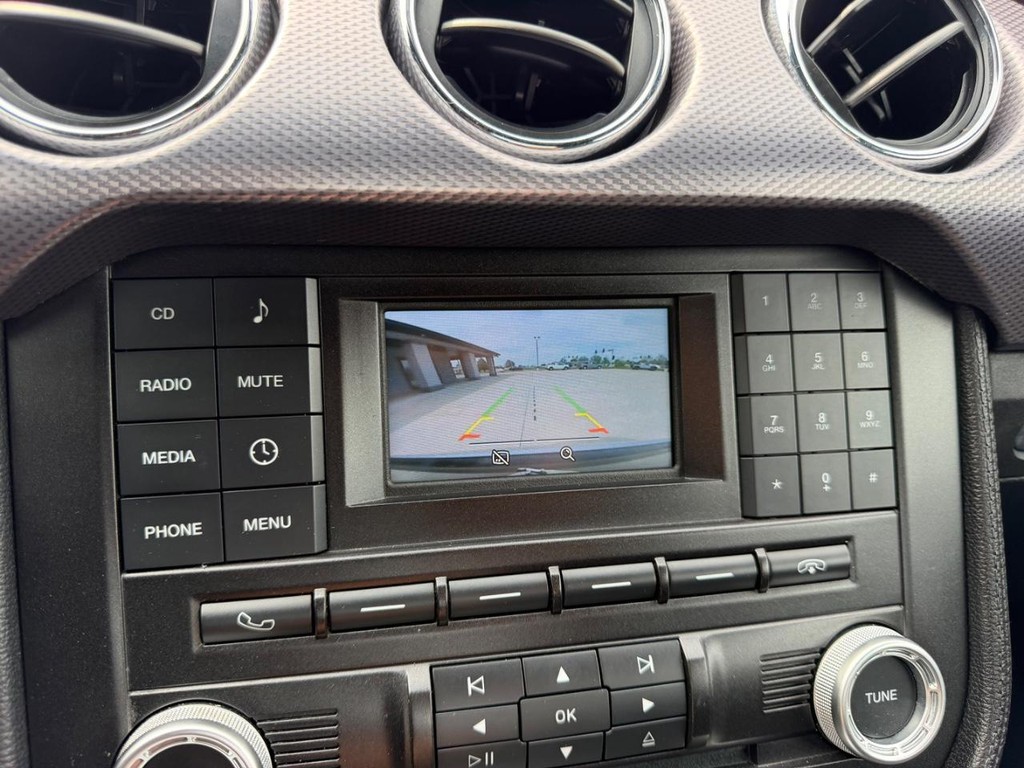 Ford Mustang Vehicle Full-screen Gallery Image 19