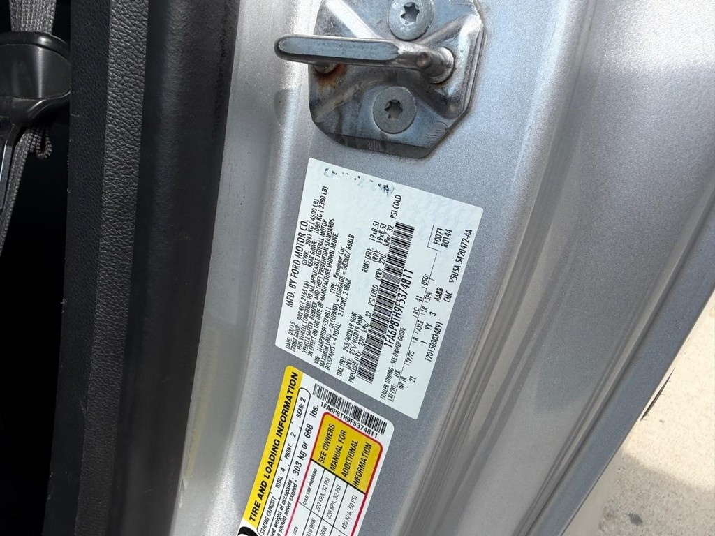 Ford Mustang Vehicle Full-screen Gallery Image 20