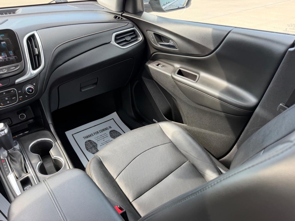 Chevrolet Equinox Vehicle Full-screen Gallery Image 17