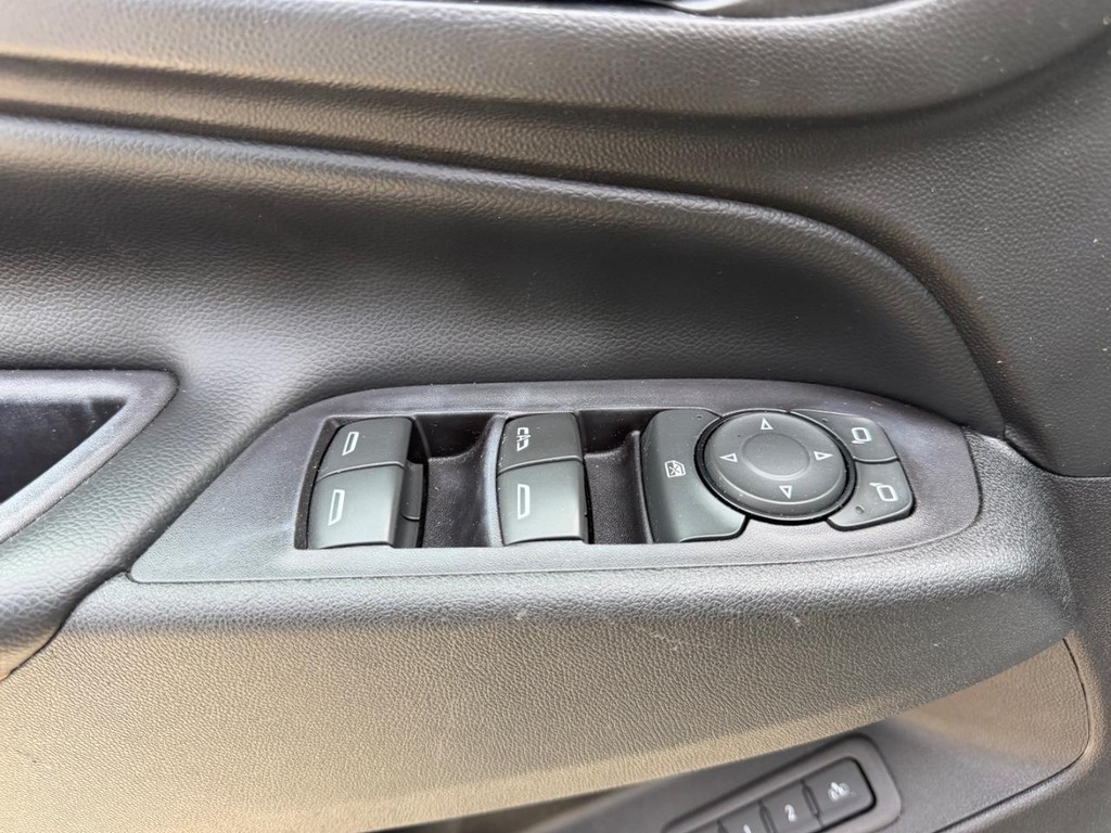 Chevrolet Equinox Vehicle Full-screen Gallery Image 18