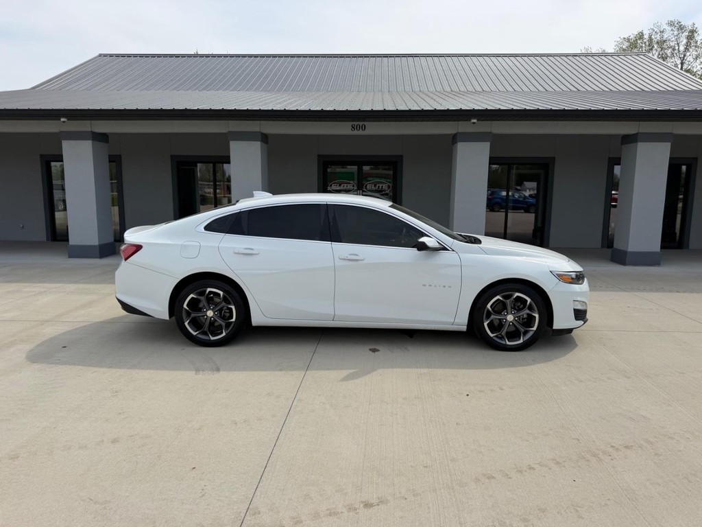 Chevrolet Malibu Vehicle Full-screen Gallery Image 2