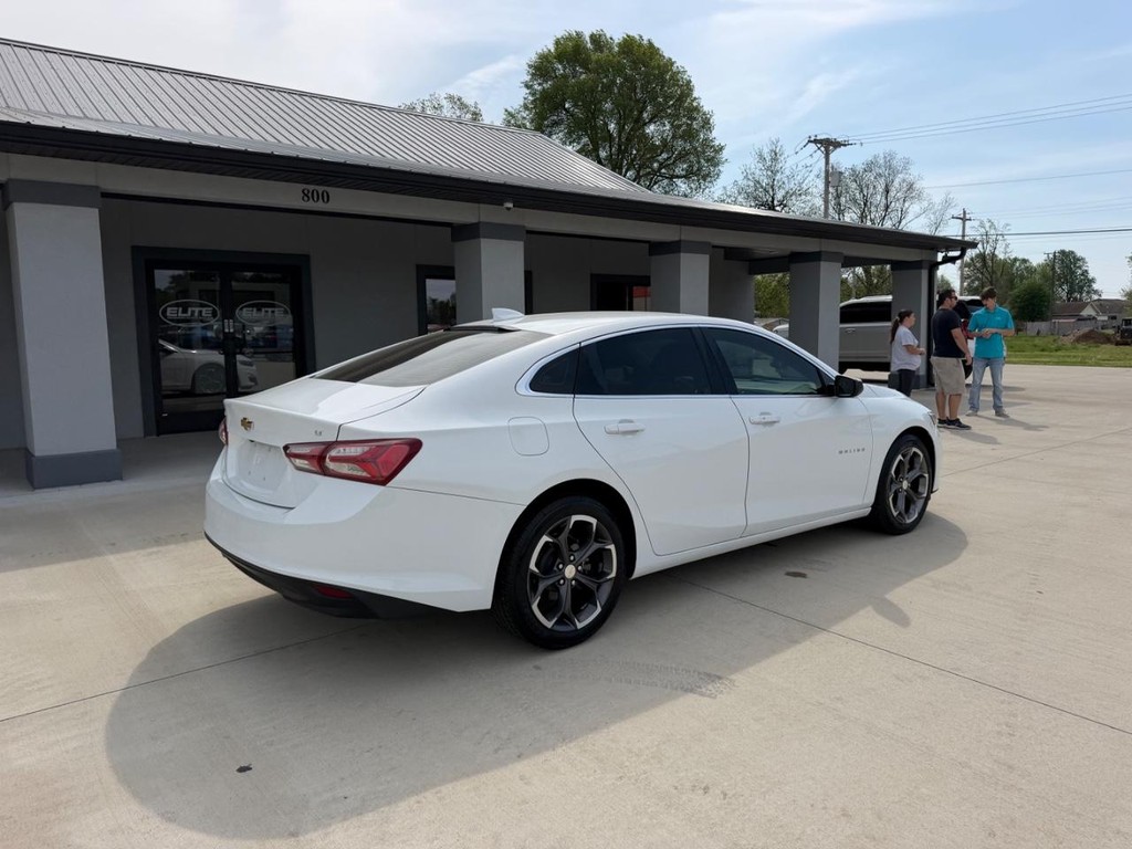 Chevrolet Malibu Vehicle Full-screen Gallery Image 3