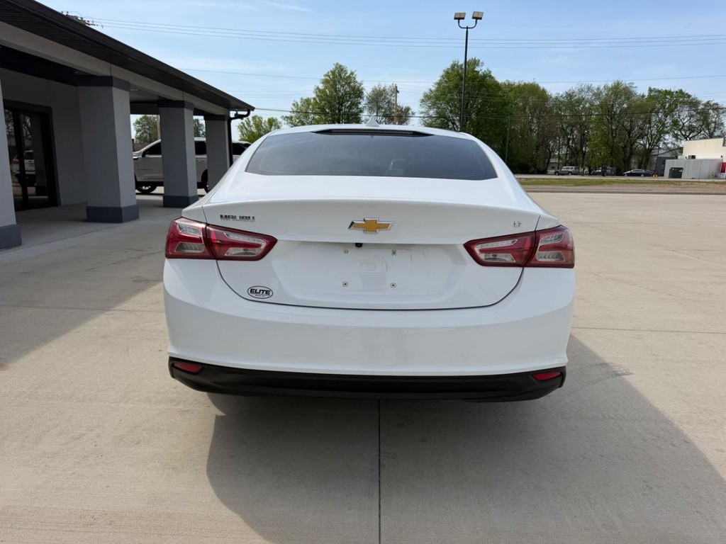 Chevrolet Malibu Vehicle Full-screen Gallery Image 4