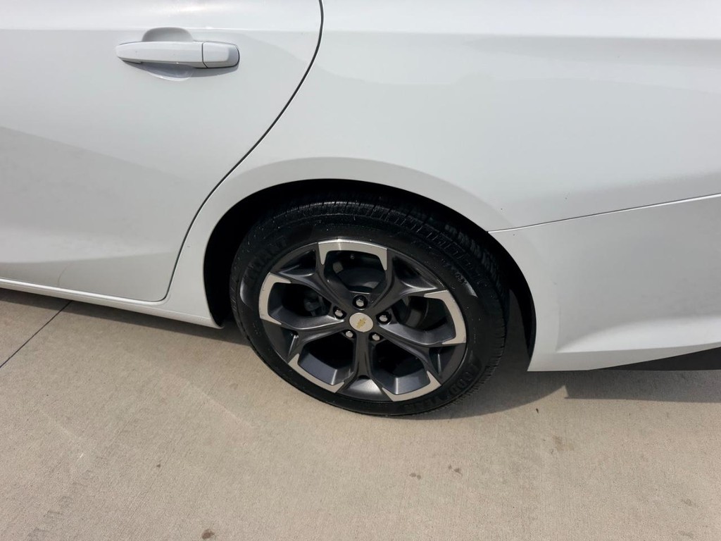 Chevrolet Malibu Vehicle Full-screen Gallery Image 6