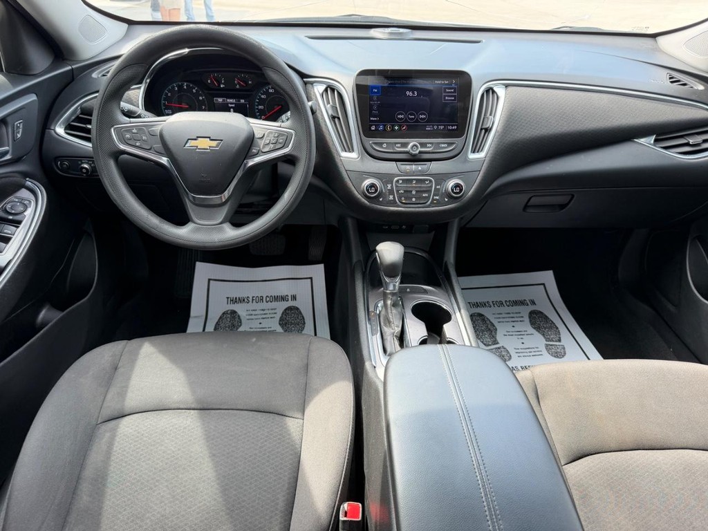 Chevrolet Malibu Vehicle Full-screen Gallery Image 8